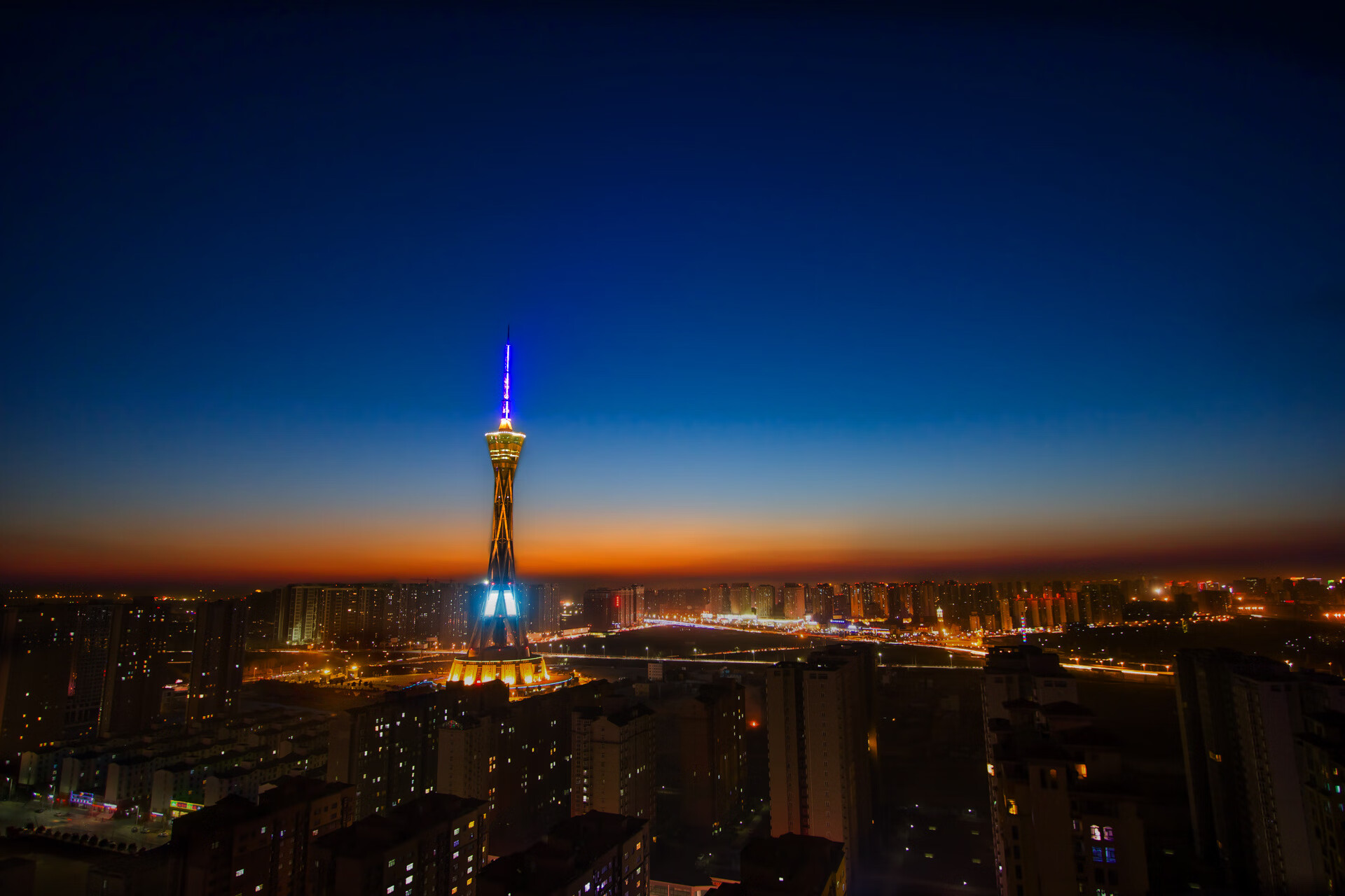 西甲裁判系统集成多语种实时翻译+语义整合模块,cel西甲